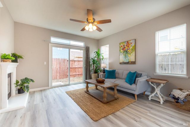 1018 Freedom Dr, Suisun City, CA 94585