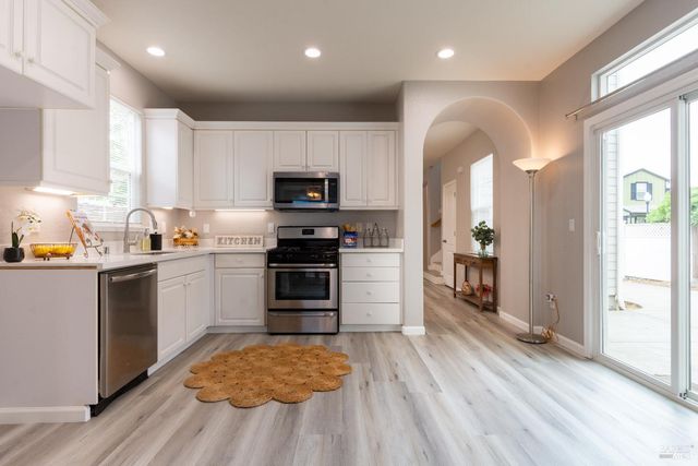 1018 Freedom Dr, Suisun City, CA 94585