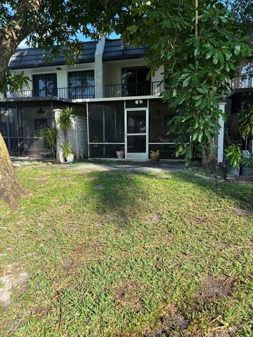 19358 Bobolink Dr, Hialeah, FL 33015