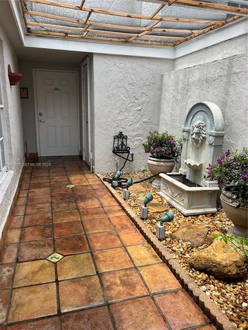 19358 Bobolink Dr, Hialeah, FL 33015