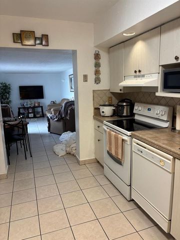 19358 Bobolink Dr, Hialeah, FL 33015