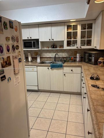 19358 Bobolink Dr, Hialeah, FL 33015