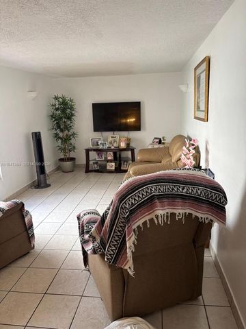 19358 Bobolink Dr, Hialeah, FL 33015