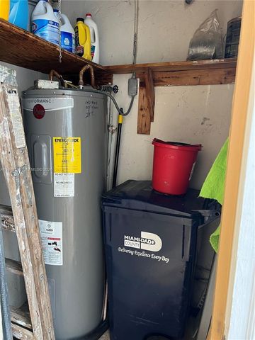 19358 Bobolink Dr, Hialeah, FL 33015