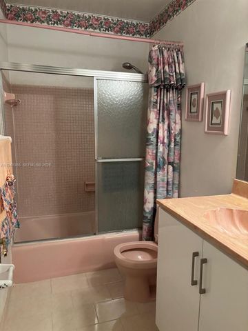 19358 Bobolink Dr, Hialeah, FL 33015