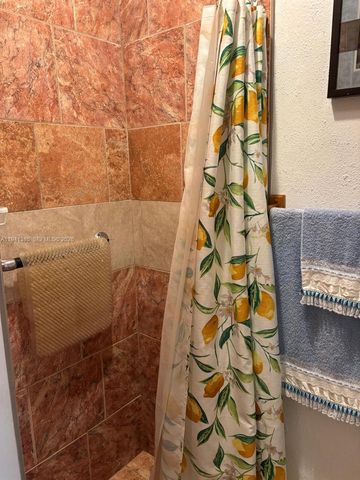 19358 Bobolink Dr, Hialeah, FL 33015