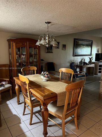 19358 Bobolink Dr, Hialeah, FL 33015