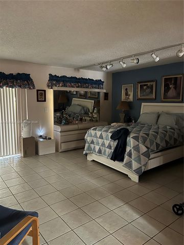 19358 Bobolink Dr, Hialeah, FL 33015