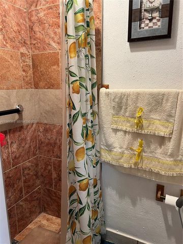 19358 Bobolink Dr, Hialeah, FL 33015