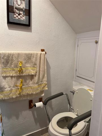 19358 Bobolink Dr, Hialeah, FL 33015