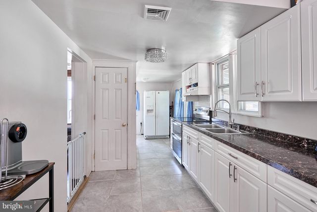 127 ANGELICA ST, Reading, PA 19611