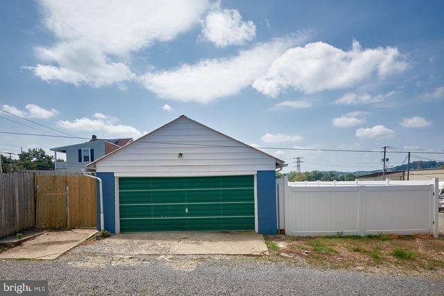 127 ANGELICA ST, Reading, PA 19611