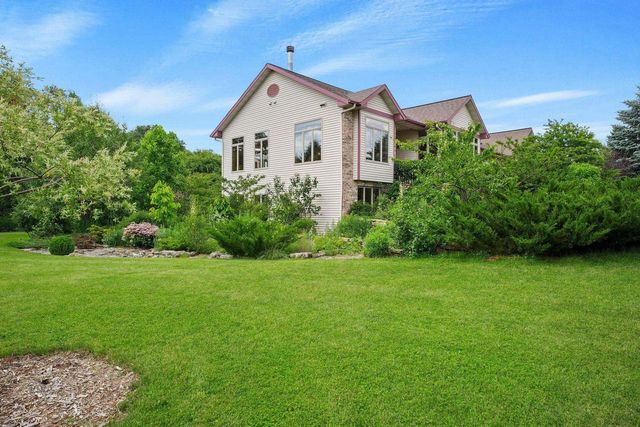 W5430 Windmill Ridge Road, New Glarus, WI 53574