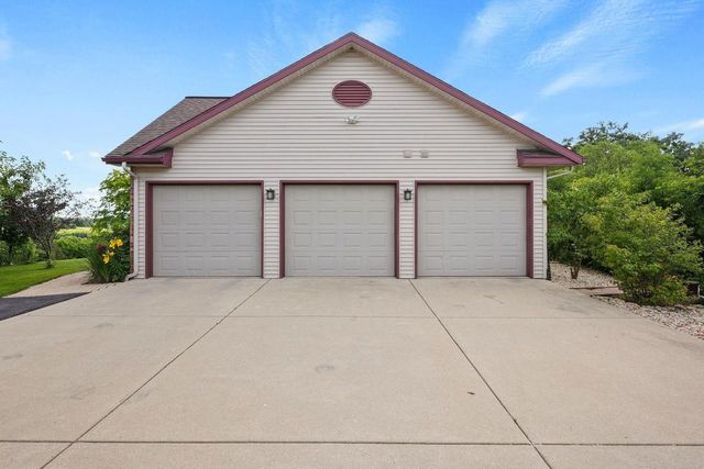 W5430 Windmill Ridge Road, New Glarus, WI 53574
