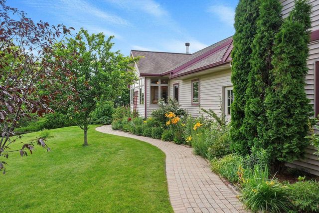 W5430 Windmill Ridge Road, New Glarus, WI 53574