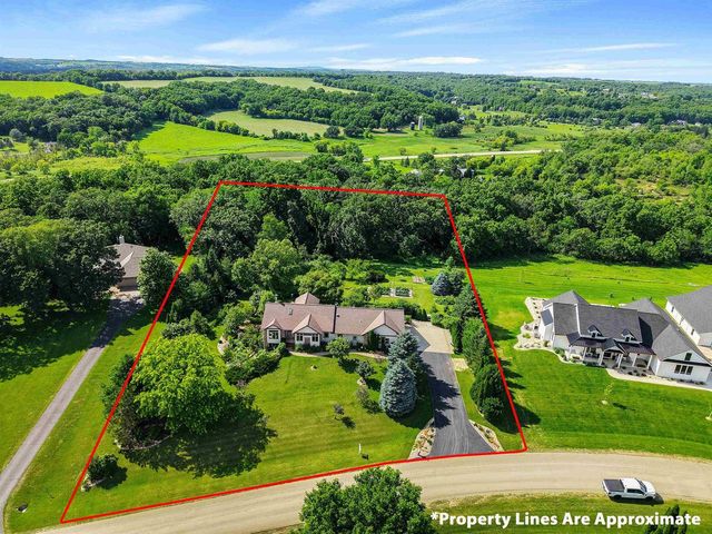 W5430 Windmill Ridge Road, New Glarus, WI 53574