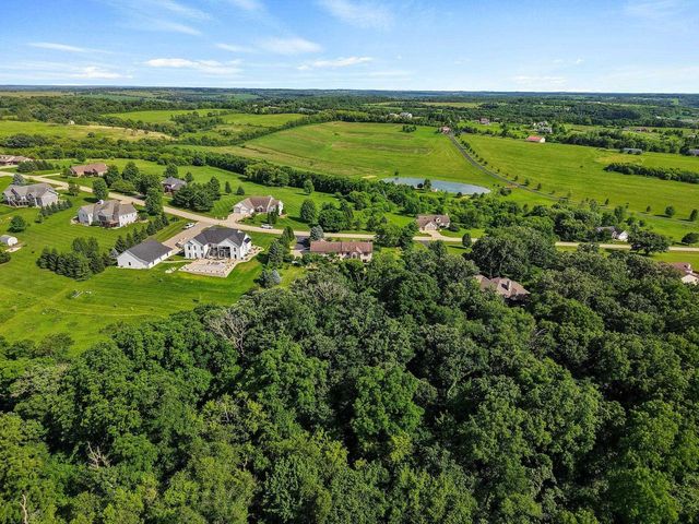 W5430 Windmill Ridge Road, New Glarus, WI 53574