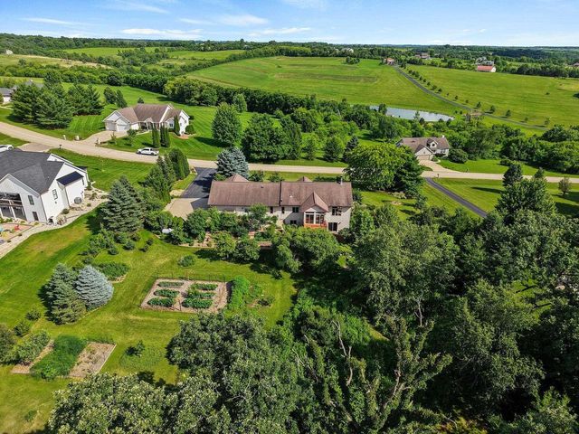 W5430 Windmill Ridge Road, New Glarus, WI 53574