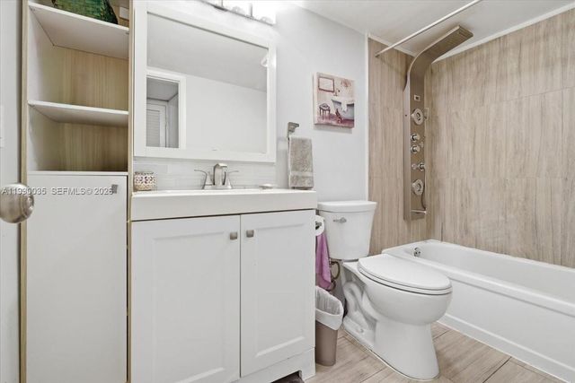 581 Blue Heron Dr 205-B, Hallandale Beach, FL 33009