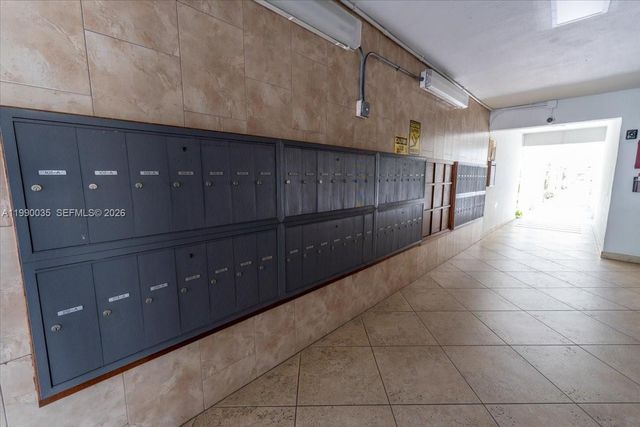 581 Blue Heron Dr 205-B, Hallandale Beach, FL 33009