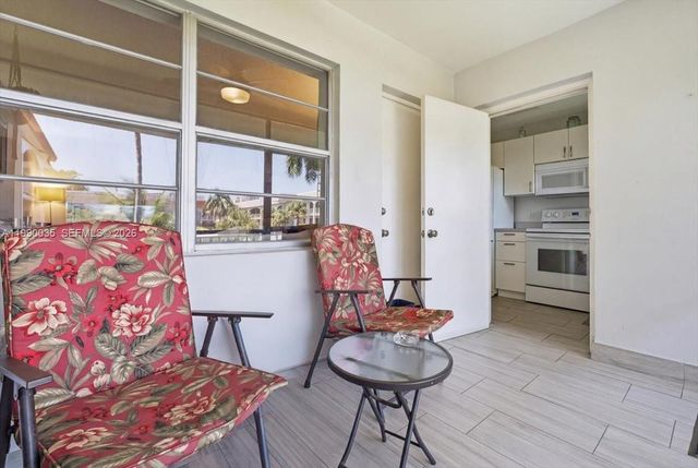 581 Blue Heron Dr 205-B, Hallandale Beach, FL 33009