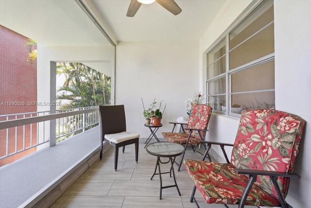 581 Blue Heron Dr 205-B, Hallandale Beach, FL 33009