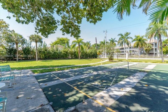 581 Blue Heron Dr 205-B, Hallandale Beach, FL 33009
