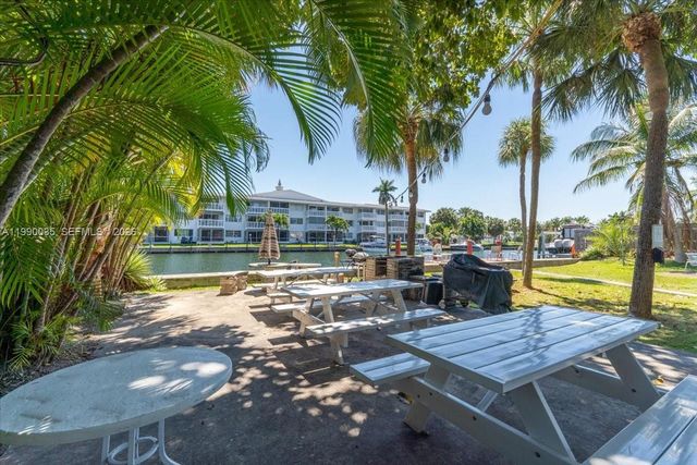 581 Blue Heron Dr 205-B, Hallandale Beach, FL 33009