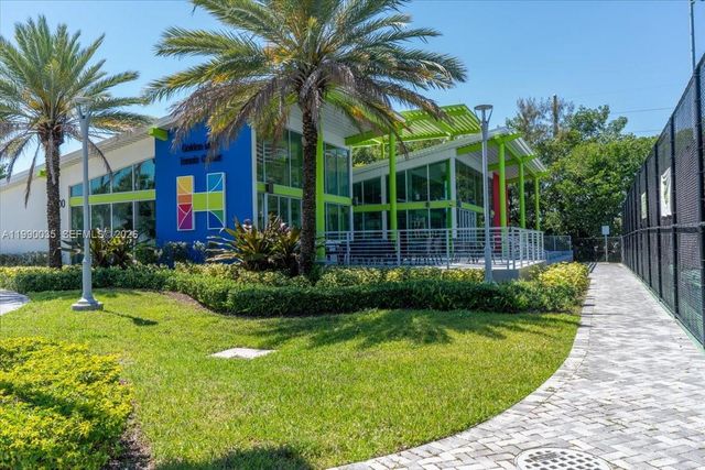 581 Blue Heron Dr 205-B, Hallandale Beach, FL 33009