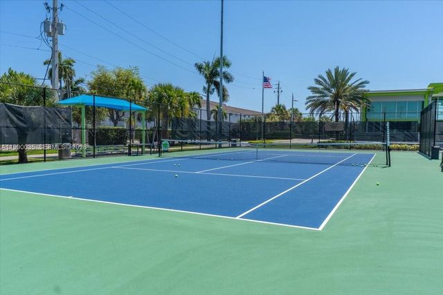 581 Blue Heron Dr 205-B, Hallandale Beach, FL 33009