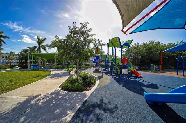 581 Blue Heron Dr 205-B, Hallandale Beach, FL 33009