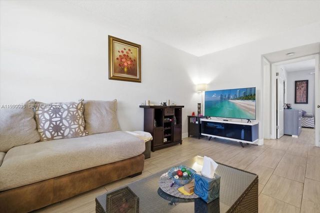 581 Blue Heron Dr 205-B, Hallandale Beach, FL 33009