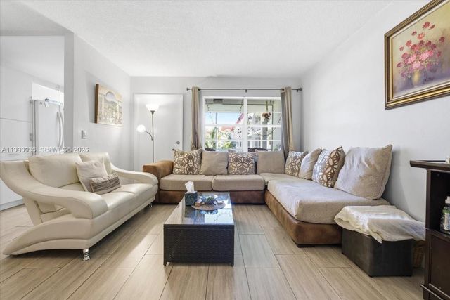 581 Blue Heron Dr 205-B, Hallandale Beach, FL 33009