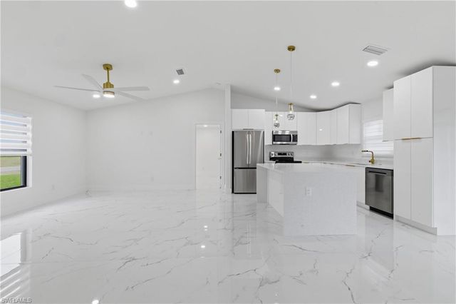 2201 NE 10TH PL, Cape Coral, FL 33909