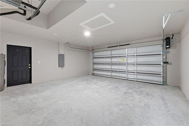 2201 NE 10TH PL, Cape Coral, FL 33909