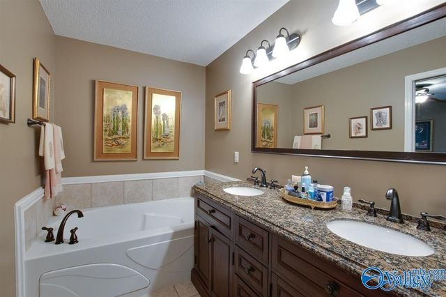 5111 Frankford Drive, Owens Cross Roads, AL 35763
