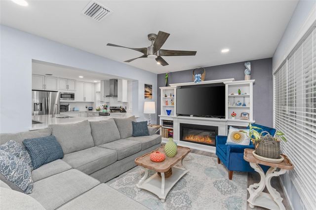 297 LAKEVIEW DRIVE, Tarpon Springs, FL 34689