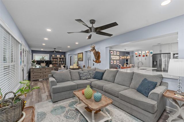 297 LAKEVIEW DRIVE, Tarpon Springs, FL 34689