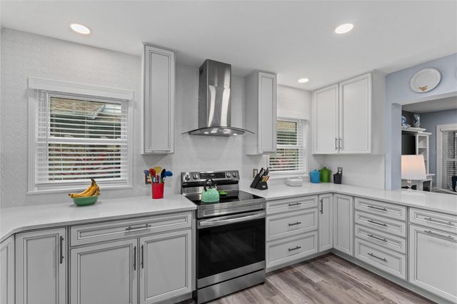 297 LAKEVIEW DRIVE, Tarpon Springs, FL 34689