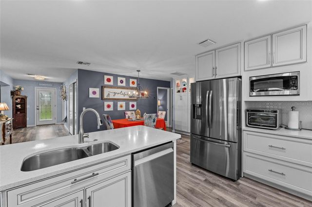 297 LAKEVIEW DRIVE, Tarpon Springs, FL 34689