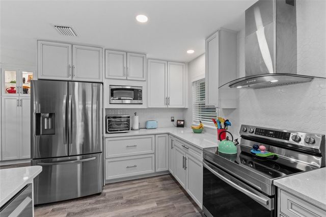 297 LAKEVIEW DRIVE, Tarpon Springs, FL 34689