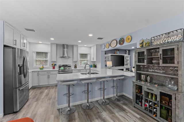 297 LAKEVIEW DRIVE, Tarpon Springs, FL 34689