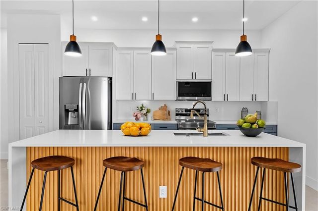 1607 NW 17th ST, Cape Coral, FL 33993