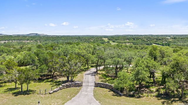 7855 Middle Creek Rd, Blanco, TX 78606