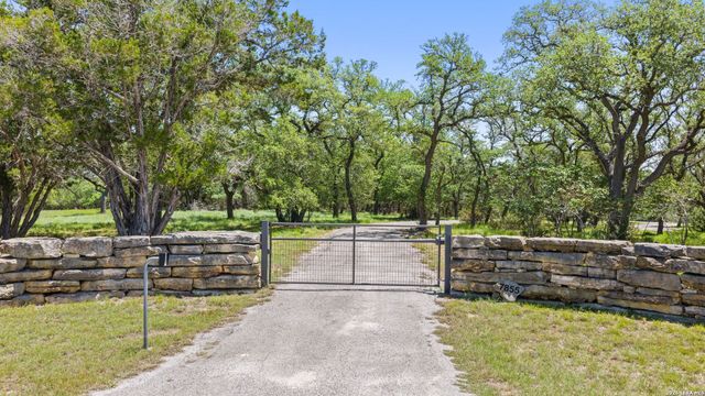 7855 Middle Creek Rd, Blanco, TX 78606