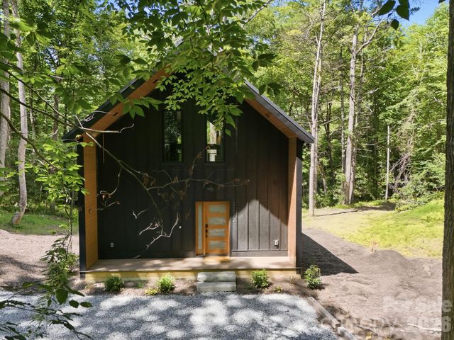 2272 Evans Road, Hendersonville, NC 28739