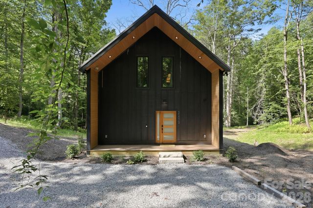 2272 Evans Road, Hendersonville, NC 28739