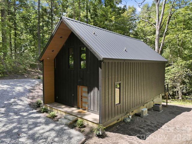 2272 Evans Road, Hendersonville, NC 28739