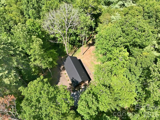 2272 Evans Road, Hendersonville, NC 28739