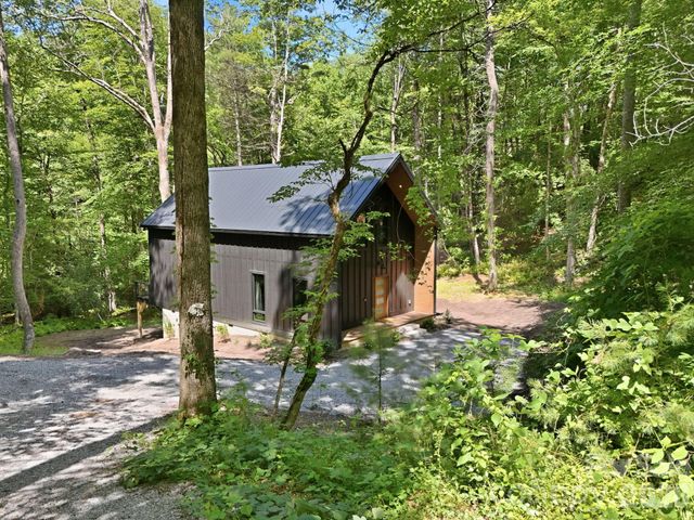 2272 Evans Road, Hendersonville, NC 28739
